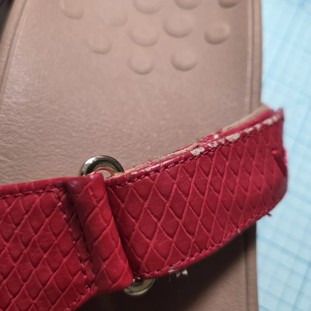 Vionic Size 10 Red Wedge Sandals - Picture 9 of 16